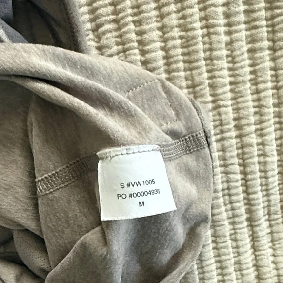 Vuori Gray Crop Top - Picture 5 of 5